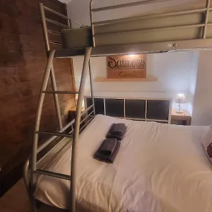 Hébergement de vacances Cascades, 3 Bedroom Chalet With Shared Pool., Samoëns